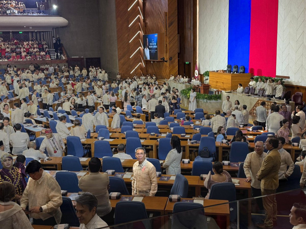 ChelDiokno's tweet photo. Attended our first SONA today. Marami tayong narinig mula sa Pangulo, pero sana ang SONA hindi maging “SANA” lang.

Marami tayong narinig tungkol sa accountability, para sa flood control projects at sa water services na talagang pinagmumulan ng galit ng maraming tao. Madaling sabihin na dapat may pananagutan, at tootoong dapat may political will na tukuyin ang mga mapang-abuso. Pero ang proseso ng hustistya, hindi lang one-click tapos accountability na agad. Kailangan ayusin ang napakaraming bahagi ng sistema. 

Pagdating sa kabataan, marami ang naghihintay ng isang kabuuang youth agenda mula sa administrasyon. Tayo ay isang napakabatang bansa, at ang mga problema natin ay nakasentro sa mga pangangailangan ng kabataang Pilipino. Halimbawa: ang out-of-school youth. Ayon sa datos, 25% ng kabataang Pilipino ay hindi nakakapag-aral. Dapat ayusin ang DepEd at dagdagan ang budget para sa classrooms, pero dapat rin pahalagahan yung mga kabataang hindi pumapasok sa paaralan. Marami tayong panukala na tutugon dito, at base sa kanyang mga pahayag, inaasahan natin ang suporta ng administrasyon at mga kaalyado nito.

Ang nakalungkot, marami rin tayong hindi narinig: Tulad ng pagsugpo sa online gambling addiction; ang pagkaroon ng ₱200 wage hike sa gitna ng patuloy na pagtaas ng presyo ng bilihin; ang pagpapahalaga ng West Philippine Sea; at ang pagbalik ng Pilipinas sa International Criminal Court, na hiling ng maraming Pilipino para may pananagutan ang sinumang maglalabis sa kapangyarihan.

Gayunpaman, umaasa kaming masusundan ng gawa ang mga salita ng Pangulo. At sa Kongreso, kasama ang Akbayan Reform Bloc, lalo tayong determinadong maging fiscalizer: upang siguruhin ang pananagutan at tiyakin na walang batang maiiwan.