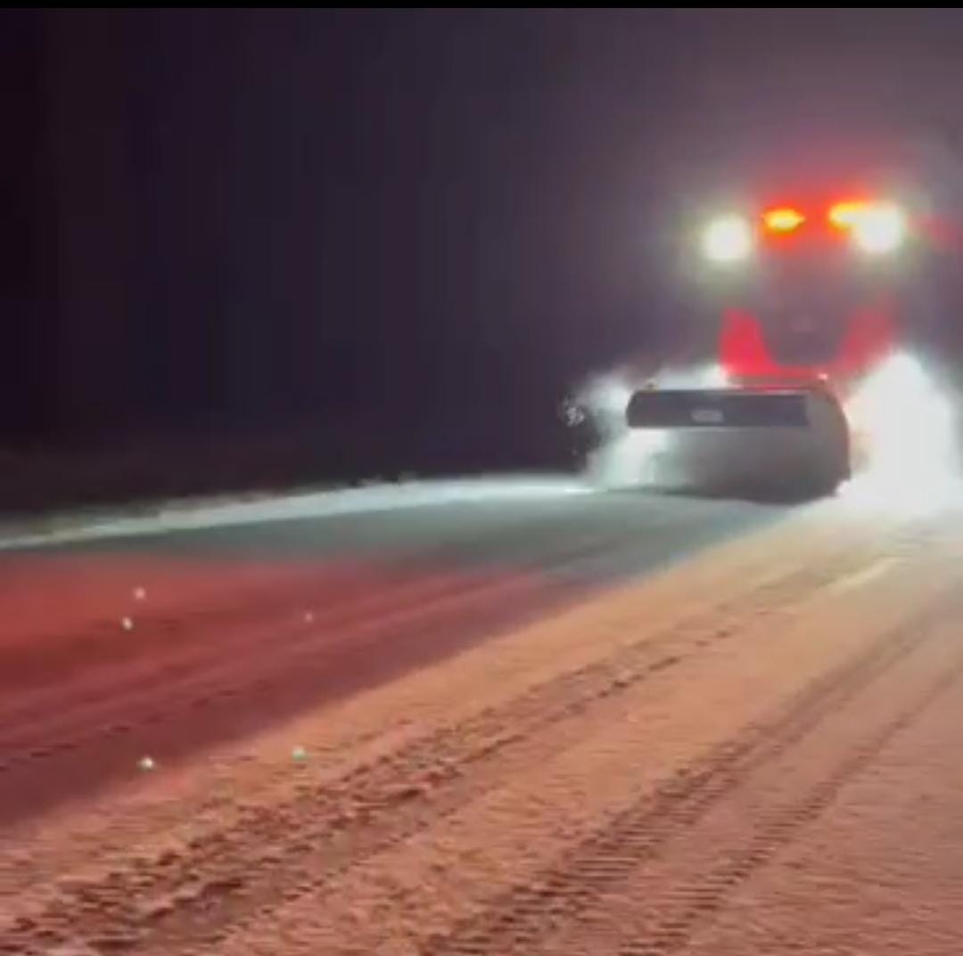 Canal4Esquel's tweet image. Nieve en la 40: Vialidad Nacional trabaja desde temprano para despejar el tramo Esquel–Aeropuerto
#VialidadNacional
#nieveenchubut
canal4esquel.com.ar/nieve-en-la-40…