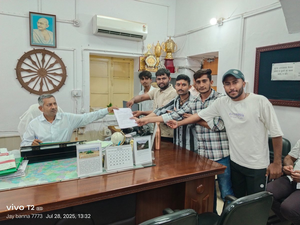 Balkrishan (@samrats42579416) on Twitter photo <a href="/SPECIALNEWS043/">विशेष शिक्षक संघ राजस्थान™</a> हर बच्चे को समान शिक्षा का अधिकार है।
लेकिन दिव्यांग बच्चों के साथ ये न्याय कब होगा?
📌 सुप्रीम कोर्ट का आदेश साफ है:
हर स्कूल में विशेष शिक्षक अनिवार्य हैं।
📅 आज शाम 5 से 7 बजे तक
इस टैग पर ट्वीट करिए:
👉 #विशेष_शिक्षक_भर्ती_करो
✍️ कमेंट में लिखो | 🔁 Repost करो <a href="/SPECIALNEWS043/">विशेष शिक्षक संघ राजस्थान™</a> हर बच्चे को समान शिक्षा का अधिकार है।
लेकिन दिव्यांग बच्चों के साथ ये न्याय कब होगा?
📌 सुप्रीम कोर्ट का आदेश साफ है:
हर स्कूल में विशेष शिक्षक अनिवार्य हैं।
📅 आज शाम 5 से 7 बजे तक
इस टैग पर ट्वीट करिए:
👉 #विशेष_शिक्षक_भर्ती_करो
✍️ कमेंट में लिखो | 🔁 Repost करो