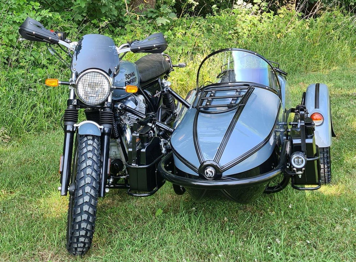 Adventure is what you make it with this sidecar equipped Royal Enfield. visordown.com/news/watsonian…