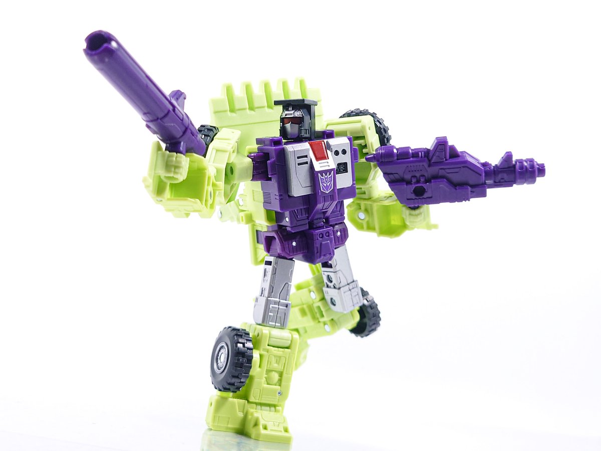 PS_Sirenstrike's tweet image. TS-06 スクラッパー
腕の付け根が展開する都合で肩を前後に出す可動が搭載されてます
腰が回らないのが惜しいけど武器を構える姿勢がより映えますね
デバスター用の武器が分離する機能がUW版から引き継がれており、今回はタブが専用に付いているのできっちり接続可能です