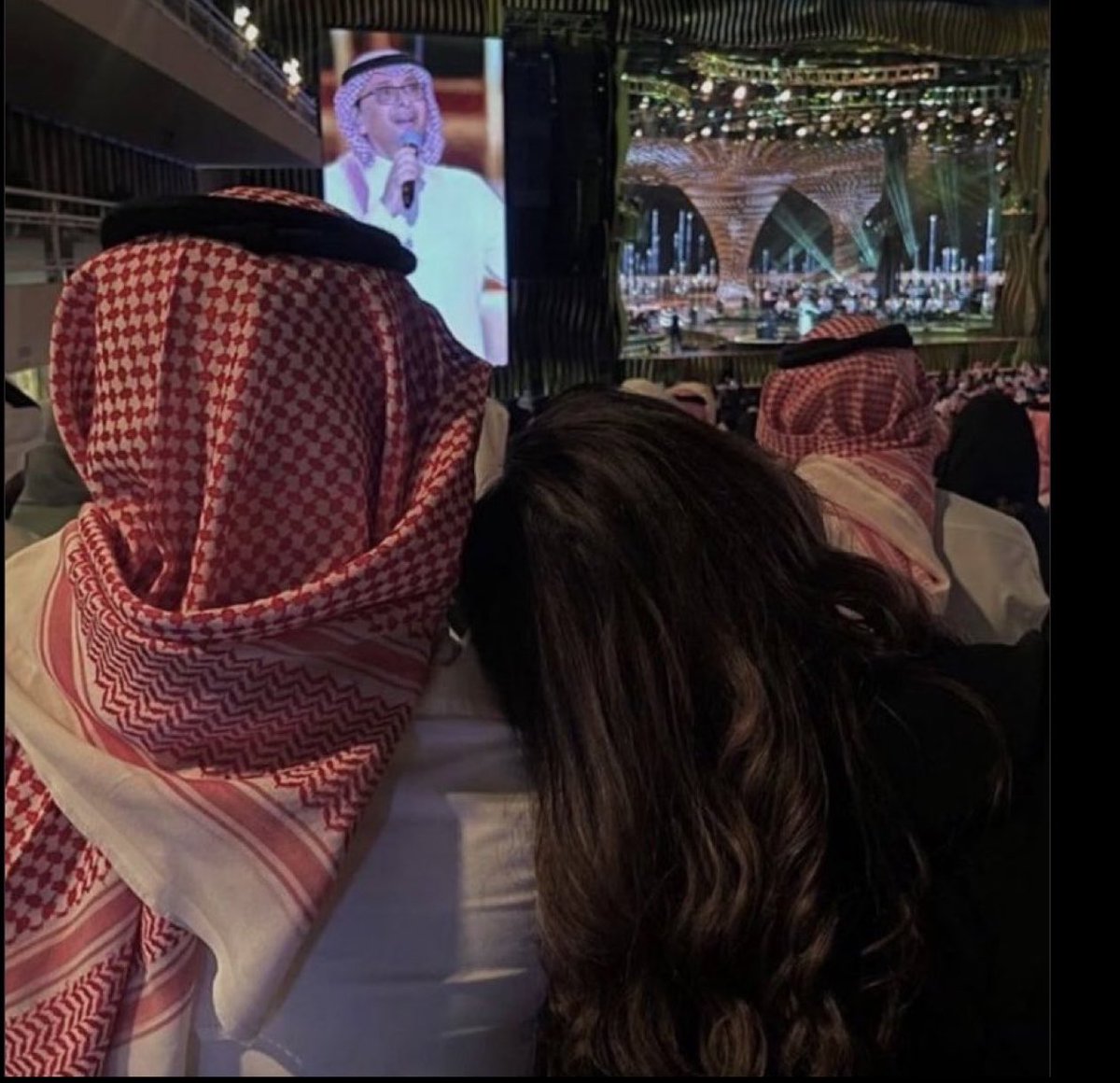 1sutl's tweet image. أنت المساء اللي له الروح تشتاق 
وأنت الحضور اللي عيوني تحبه🫂