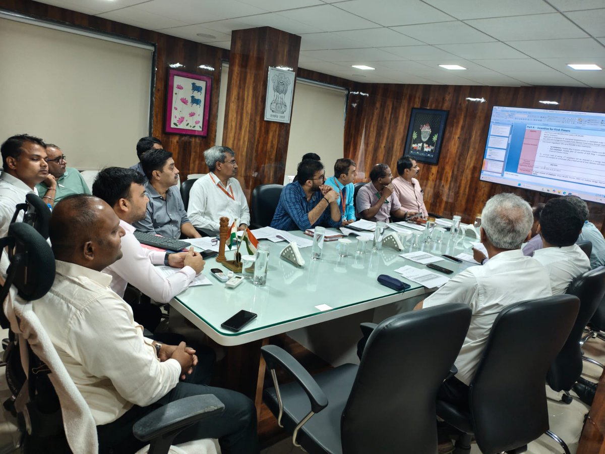 📸 Glimpses from nationwide awareness drive on the Pradhan Mantri Viksit Bharat Rozgar Yojana (#PMVBRY) — a visionary step to empower India’s workforce.

✅ Support to over 3.5 Cr job creation
✅ Enhancing employability &amp; social security

#PMViksitBharatRozgarYojana