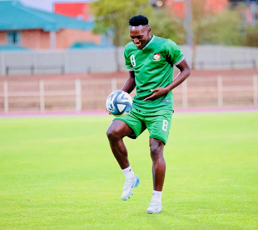 RadioJamboKenya's tweet photo. Kiungo wa Harambee Stars Duke Abuya @duexx  ameongeza kandarasi yake kwa miaka miwili na mabingwa wa Tanzania @yangasc .

#Bustani #KituoChaWakenya https://t.co/qGFEGbPb5B