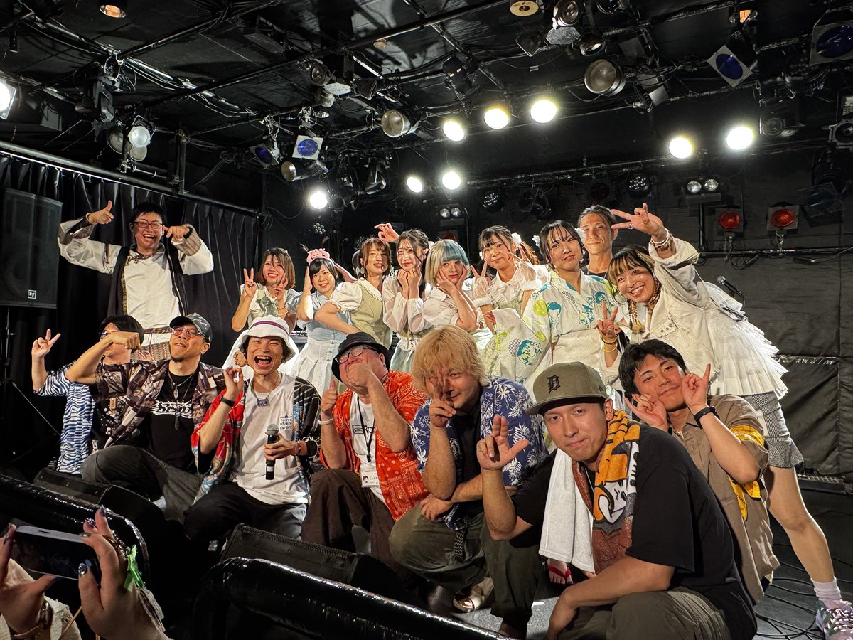 NassPaolo63911's tweet photo. #SheartyVirus5
#KO_ney
もうね最後のこの笑顔、フロアも同じ笑顔☺️
この弾ける笑顔は営業スマイルじゃないと思うんだよ
プロの同窓会に混ぜてもらった感じなLIVEだった https://t.co/VE7tfvQr2l
