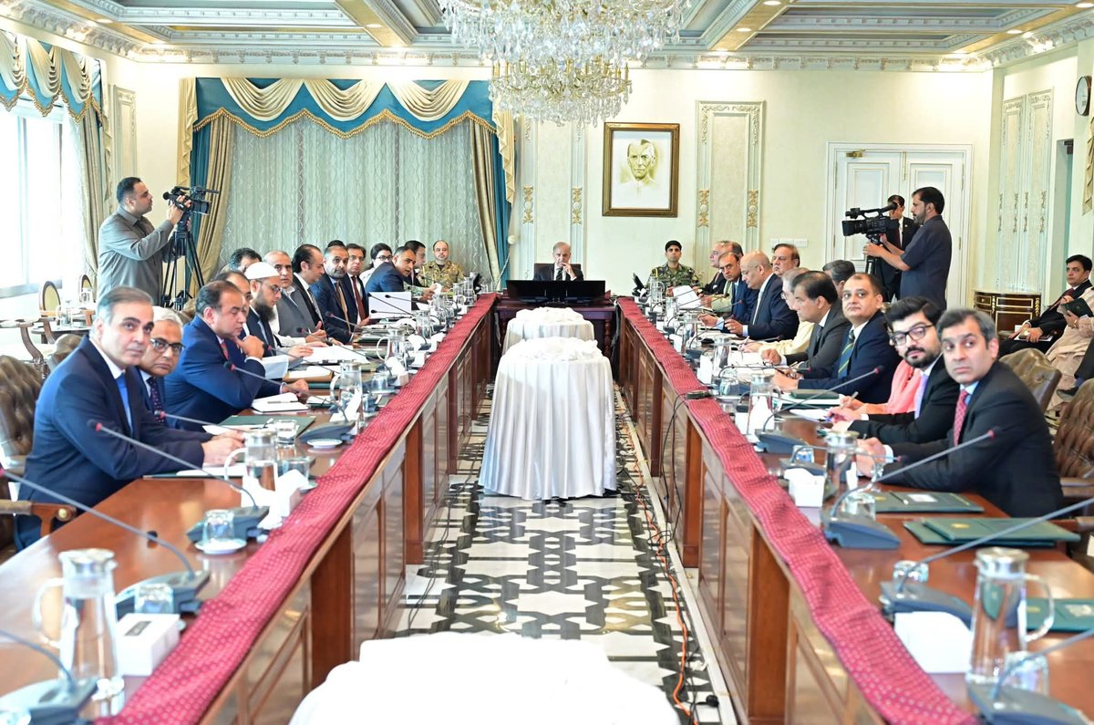 Prime Minister Muhammad Shehbaz Sharif chairs a weekly review meeting on Cashless and Digital Economy.❤️🇵🇰