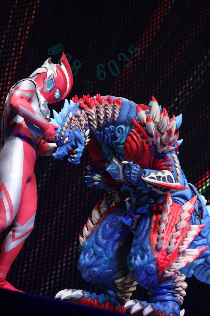 08_603s's tweet image. レキネスをなでなでするオメガ
かわいいが溢れている
#ウルサマ
#ウルトラマンオメガ 
#レキネス