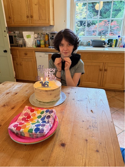 MPSBarnet's tweet image. We are appealing for information to locate Bella 16 year old from Barnet. She was last seen on 25/07/25 this was near her home address, her parents are worried for her safety. Anyone with information is asked to call 999 quoting Police reference: 01/7781081/25.
