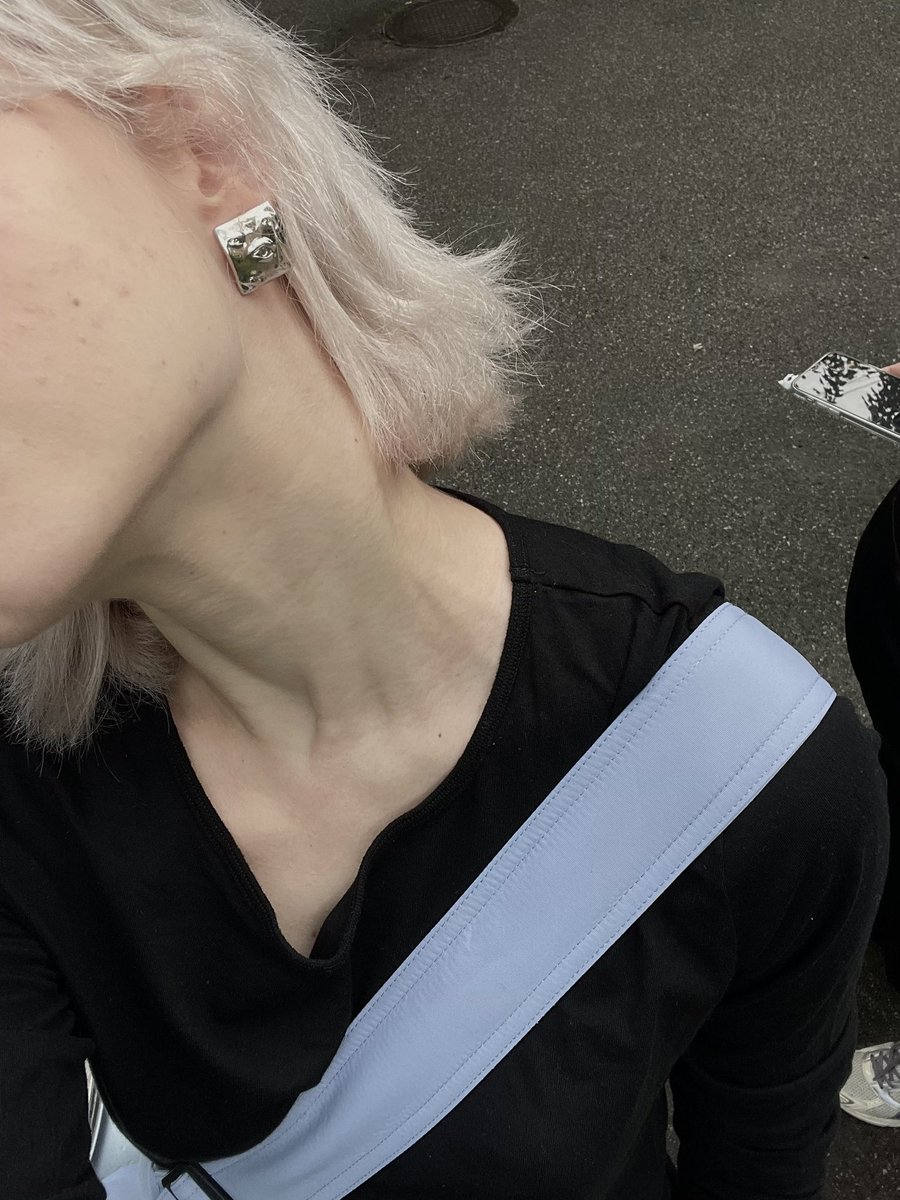 hoerrific person tweet media