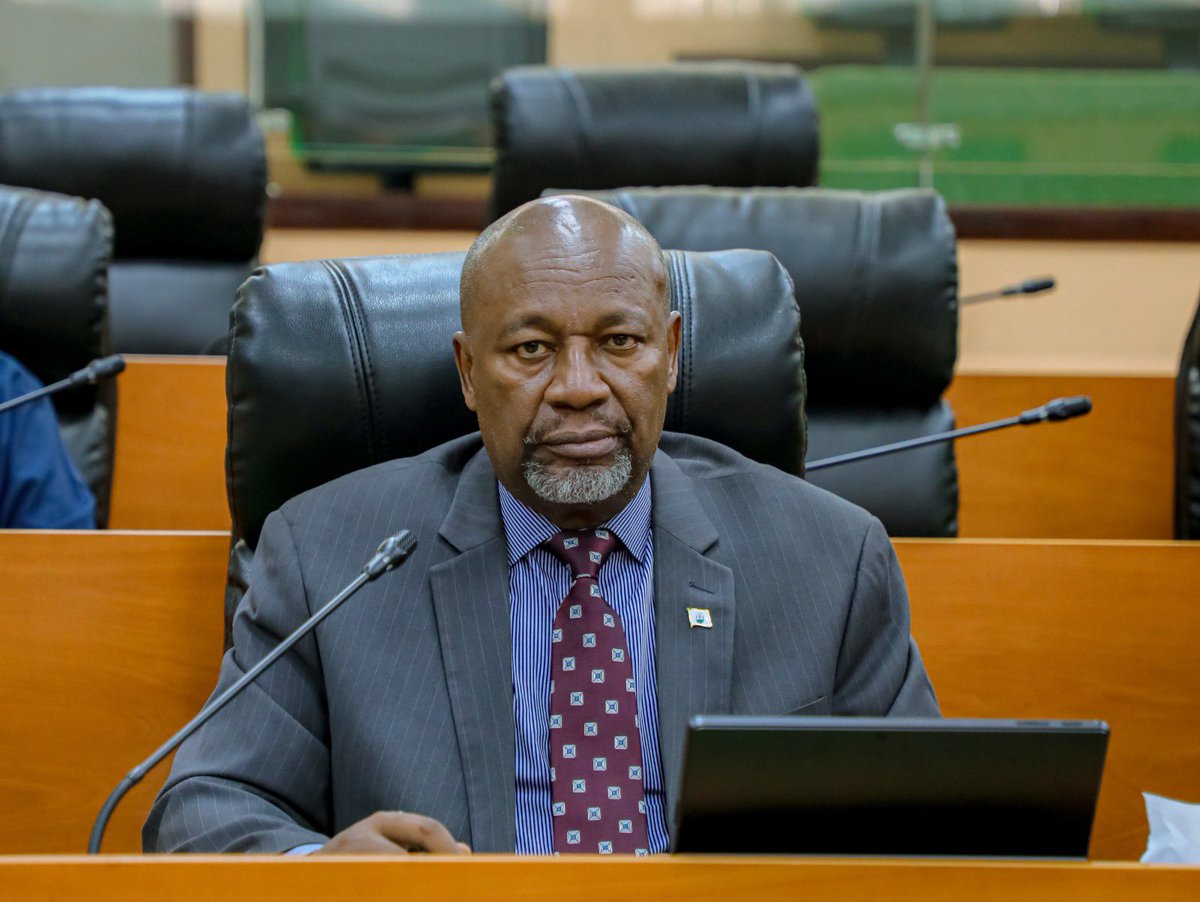 RwandaParliamnt's tweet image. Abasenateri ba Komisiyo ya Politiki n’Imiyoborere batangiye igikorwa cyo kugenzura uko imitwe ya politiki yemewe mu #Rwanda yubahiriza amategeko mu mikorere yayo.
Uburyo buzakoreshwa ni:
➡️ Kugirana ibiganiro n’abahagarariye imitwe ya politiki yose
➡️Gusesengura inyandiko…