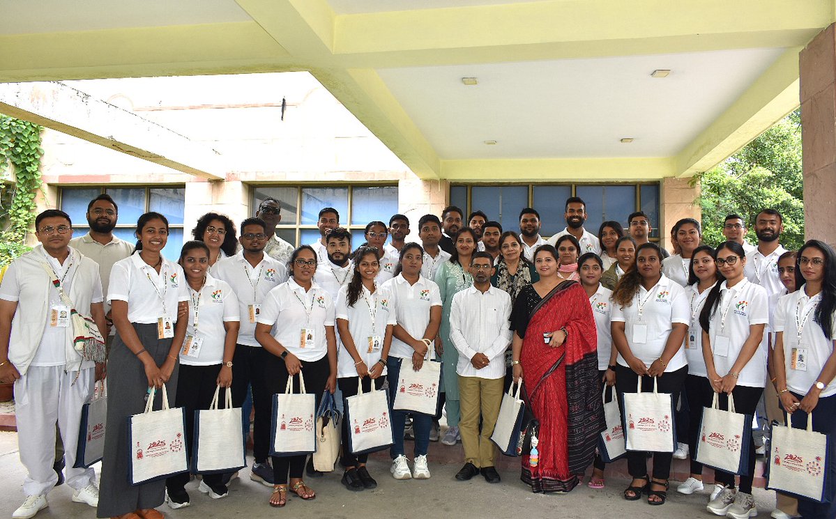mdniy's tweet image. Dr. Kashinath Samagandi, Director, MDNIY welcomed the 82nd Know India Programme delegation. This was followed by an insightful presentation by Dr. I. N. Acharya, Programme Officer, highlighting the Institute's programs & activities. The delegates also participated in a Yoga…