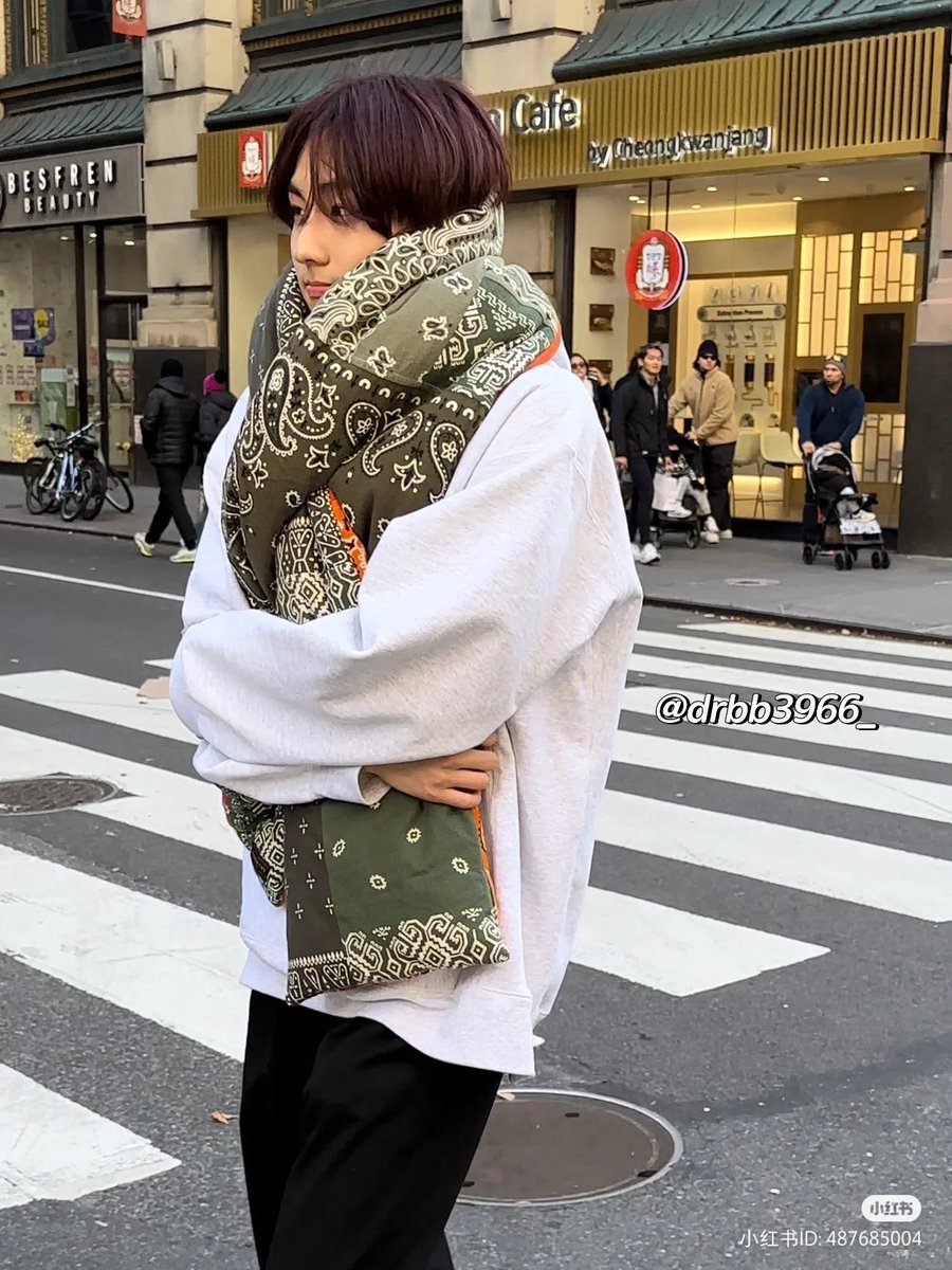 jnugwonie's tweet image. i hope korea freezes this winter just so that jungwon can wear this scarf everyday