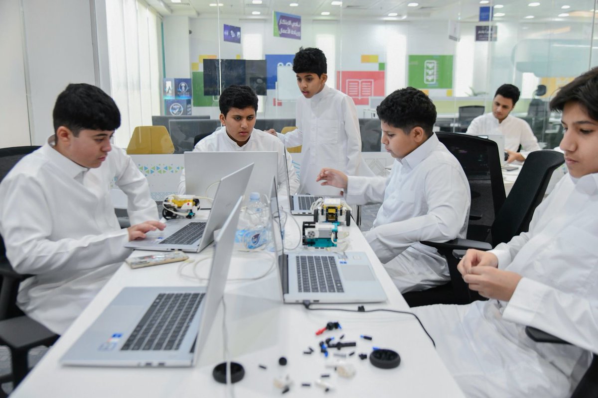 BahaUniversity's tweet image. #تغطية | استقبلت #جامعة_الباحة، ممثلة في #أوقاف_جامعة_الباحة، 40 طالبًا من المرحلتين المتوسطة والثانوية بمنطقة الباحة، ضمن البرنامج التدريبي “برمجة الروبوت والذكاء الاصطناعي”، المُنفذ ضمن مبادرة #صيفك_ذكي، برعاية #وزارة_الاتصالات_وتقنية_المعلومات، وتنفيذ #أكاديمية_الروبوت.
ويستمر…