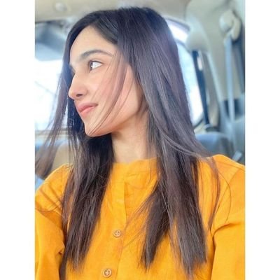 m1hr1's tweet image. وہ لڑکی نہیں نظم ہے چلتی پھرتی 
دیکھیں لینا کسی شاعر کی محبت ہو گی