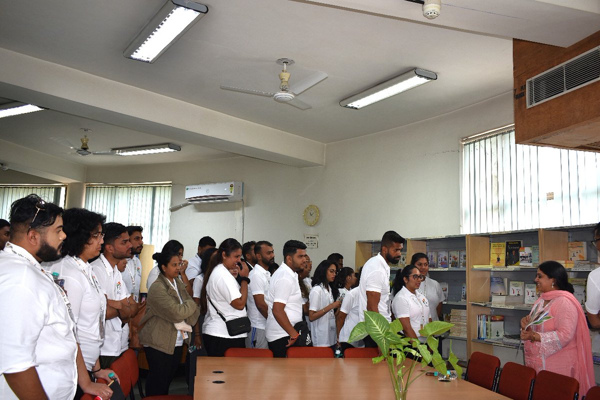 mdniy's tweet image. Dr. Kashinath Samagandi, Director, MDNIY welcomed the 82nd Know India Programme delegation. This was followed by an insightful presentation by Dr. I. N. Acharya, Programme Officer, highlighting the Institute's programs & activities. The delegates also participated in a Yoga…