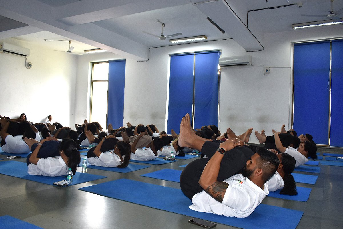 mdniy's tweet image. Dr. Kashinath Samagandi, Director, MDNIY welcomed the 82nd Know India Programme delegation. This was followed by an insightful presentation by Dr. I. N. Acharya, Programme Officer, highlighting the Institute's programs & activities. The delegates also participated in a Yoga…