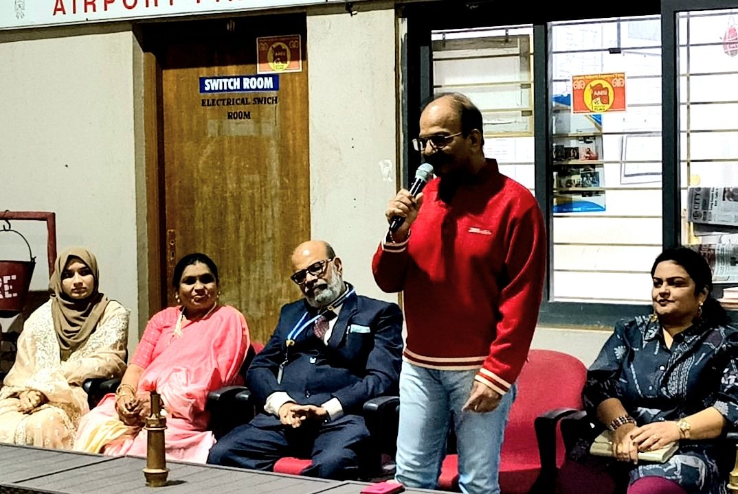 ಹುಬ್ಬಳ್ಳಿ ವಿಮಾನನಿಲ್ದಾಣ: Hubballi Airport (@aaihbxairport) on Twitter photo A family get together was organised at Hubli Airport to send in-charge ARFF, Sh. Jahangir Ali off, transferred to Hyderabad. As he is going to be retired soon,it was more a Retirement party than a send off.
We wish him a very happy retired life.
<a href="/AAI_Official/">Airports Authority of India</a> <a href="/AAIRHQSR/">Regional Executive Director AAI Southern Region</a> <a href="/aairedsr/">RED SR</a> A family get together was organised at Hubli Airport to send in-charge ARFF, Sh. Jahangir Ali off, transferred to Hyderabad. As he is going to be retired soon,it was more a Retirement party than a send off.
We wish him a very happy retired life.
<a href="/AAI_Official/">Airports Authority of India</a> <a href="/AAIRHQSR/">Regional Executive Director AAI Southern Region</a> <a href="/aairedsr/">RED SR</a>