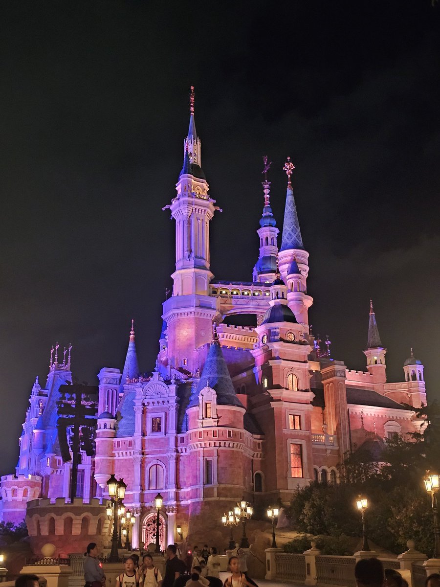 Gumbycat3's tweet image. ตอนกลางคืนไฟสวยมากกกก