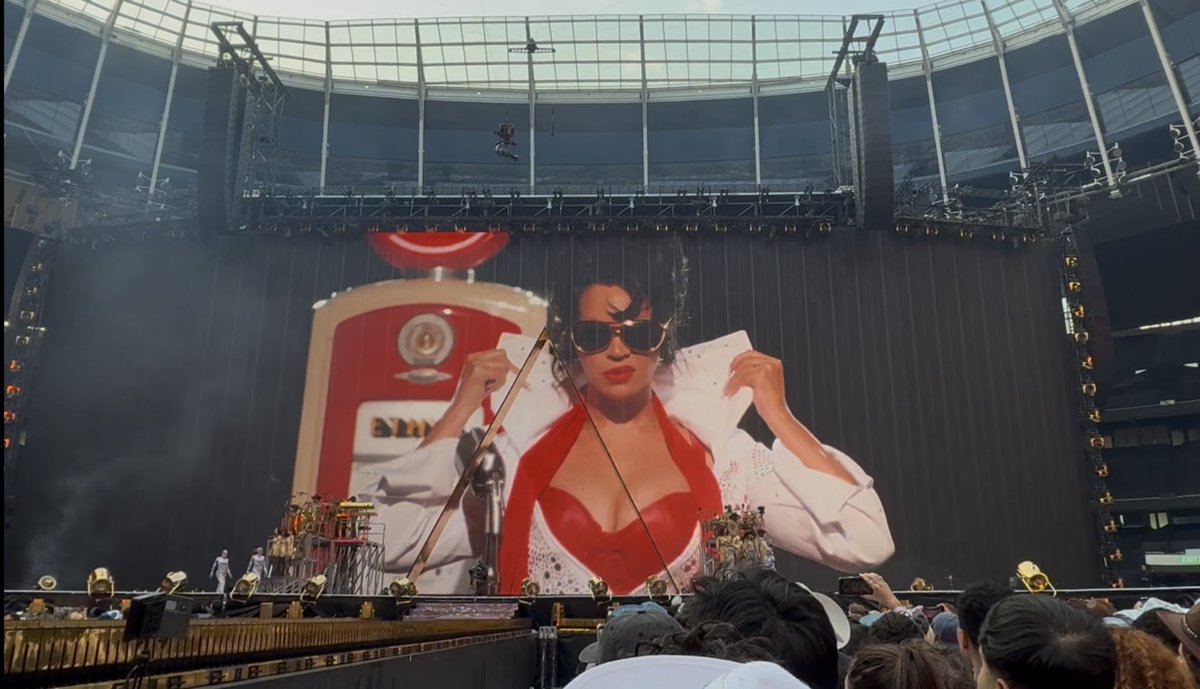 MYBEDAZZLEDCANE's tweet image. Crazy to think Bey has already teased ACT III thematics, visuals and references in the COWBOY CARTER tour interludes 🤌🏼