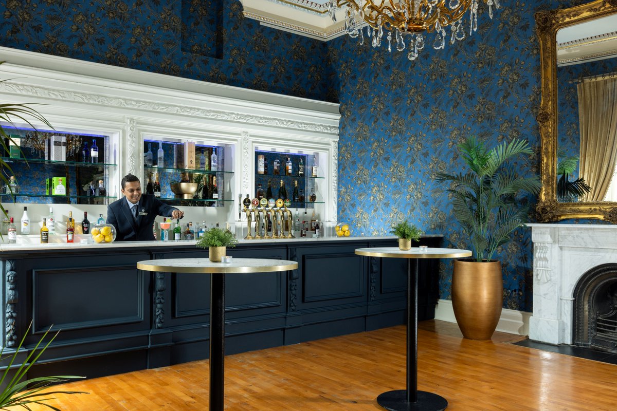 killasheehotel's tweet image. The Great Hall Bar just got a glow-up—and it’s absolutely stunning! 🍸🍹 We're obsessed! 😍 

#Killashee #BarRevamp #TransformationGoals #Naas #Kildare