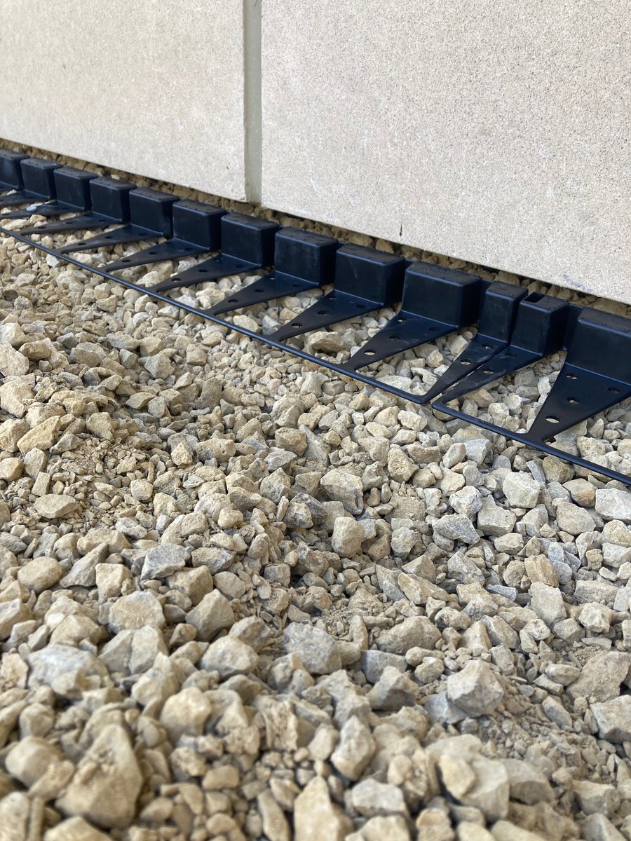 keeperssts's tweet photo. Turf edges can be the first thing to fail, unless it’s done right. Don’t underspike edges, skip edge restraints or ignore curves and slopes. 

Do use a tested edge system like Keepers Edge to save you in the long run.

#KeepersSTS #TurfTups #CleanEdges https://t.co/i5XpVDHzwj