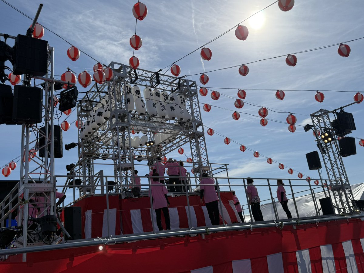hiro_takech's tweet image. 今日は此花区の地域の皆さんが万博アリーナにて盆踊り!!
その後は大屋根リングで盆踊り!!
応援でご一緒させていただきました!!
途中、ギネスを祝うサプライズ花火も!!
皆さま本当に素晴らしい歴史を刻んでいただきありがとうございました!!
#此花区
#盆踊り
#大阪関西万博