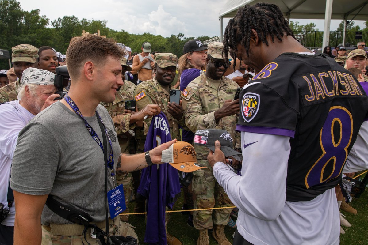 Let's go, Flock!

Members of the Maryland National Guard attended the Baltimore Ravens training camp for military and first responder appreciation day this past Saturday.

See more photos from the event at the link below!
flickr.com/photos/mdng/al…

#MDNG #RavensFlock