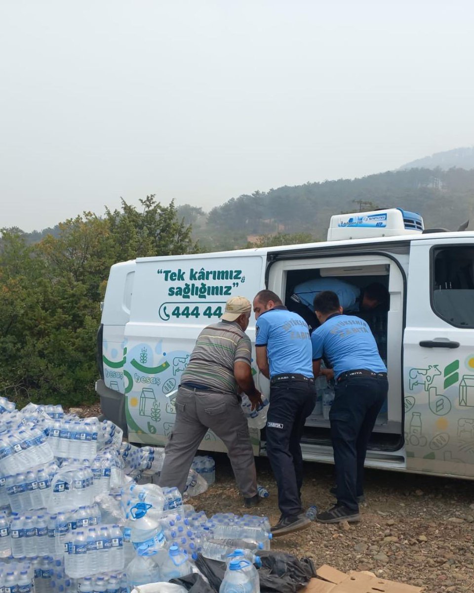 🤝 Kentimizde orman yangınları ile mücadelemize devam ederken, bölgede yangından etkilenen vatandaşlarımızın ihtiyaçlarını gidermek amacıyla da çalışmalarımızı aralıksız sürdürüyoruz. 

Bursa Büyükşehir Belediyesi iştiraklerimiz BURFAŞ, BESAŞ ve Bursa Su tarafından bölgede