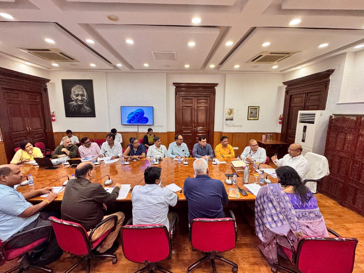 IN_Archives's tweet image. Today, Shri Vijender Gupta, Hon’ble Speaker of the Delhi Legislative Assembly, visited NAI to review historical records related to the Assembly.
He was received by DG Shri Samar Nanda in presence of ADG Ms. Neha Bansal & senior officers.
#ArchivesMatter #MainBharatHoon