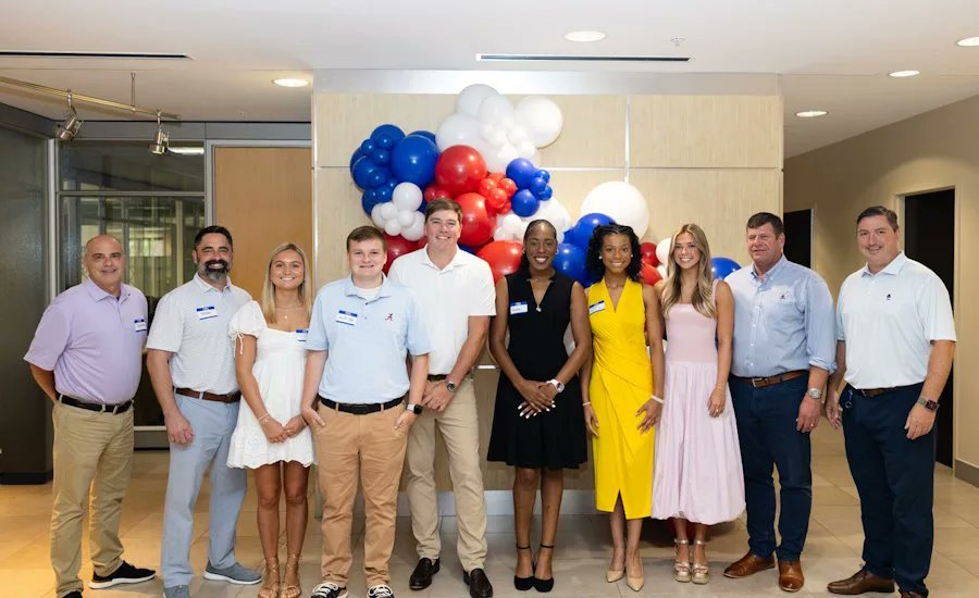 📰 INDUSTRY SPOTLIGHT: Despite economic challenges, roofing contractors across the nation continue making extraordinary impacts in their communities.
#RoofingNews #CommunitySupport #GivingBack #RoofingIndustry #GoodDeeds
Read the story ➡️ brnw.ch/21wUtCY