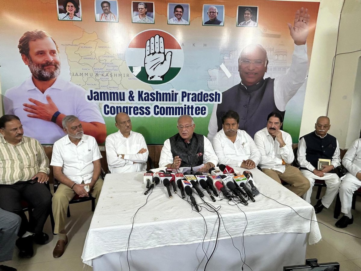 Party has adopted some children on the directions of LOP Rahul Gandhi who are victim of Pak shelling in Poonch

Karra announces hunger strike for statehood

Outreach campaign from 1st August

“HAMARI RIYASAT HAMARA HAQ; CHAI PE CHARCHA”

Sit on Dharna; Black day on Aug 5