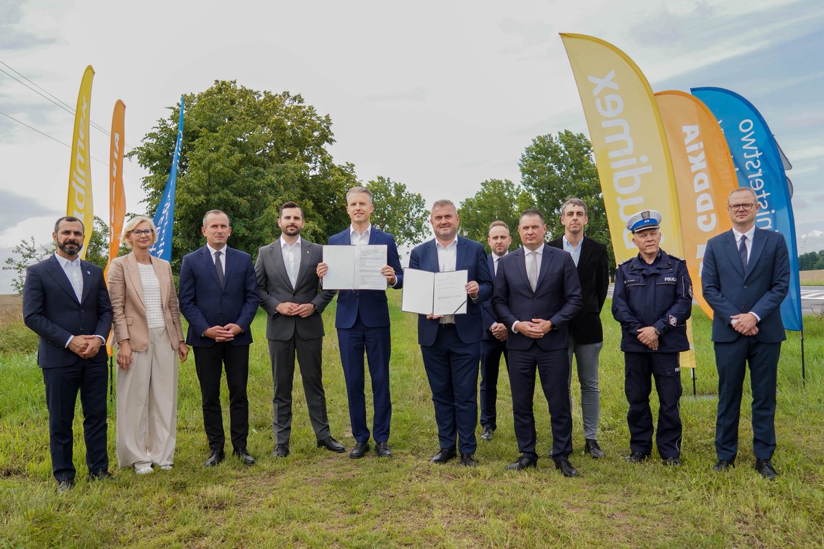 Bartosz Brożyński tweet media