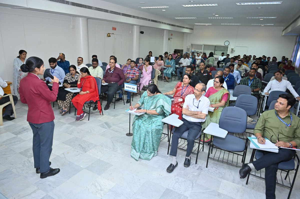 csir_ncl's tweet image. दिनांक 25 जुलाई  को सीएसआईआर-एनसीएल, पुणे में नगर राजभाषा कार्यान्वयन समिति (का.-2), पुणे, गृह मंत्रालय, राजभाषा विभाग के तहत अंतरकार्यालयीन हिंदी भाषण प्रतियोगिता आयोजित की गई। इसमें पुणे स्थित विभिन्न केंद्रीय संस्थानों से लगभग 40 प्रतिभागियों ने भाग लिया।
#राजभाषा #CSIRNCL