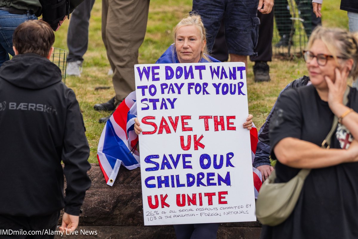 Milo (@imdmilo) on Twitter photo BREAK: My independent photo-report from a migrant hotel protest outside the Cresta Court Hotel in Altrincham.  
Much the same as Leeds, as nationwide hotel protests continue with anger, but without major incident. 
READ MORE: instagram.com/p/DMpo-8mMrA_/…
#Altrincham #protest BREAK: My independent photo-report from a migrant hotel protest outside the Cresta Court Hotel in Altrincham.  
Much the same as Leeds, as nationwide hotel protests continue with anger, but without major incident. 
READ MORE: instagram.com/p/DMpo-8mMrA_/…
#Altrincham #protest