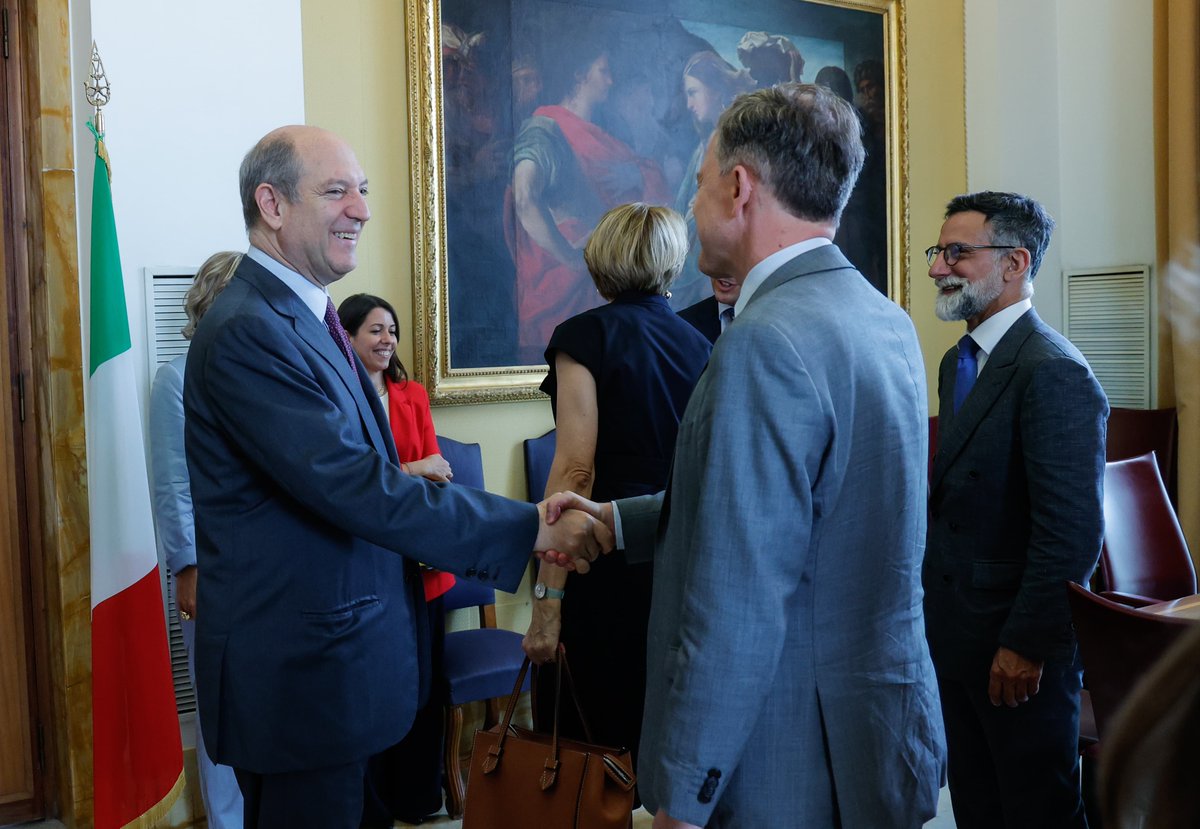 ItalyMFA's tweet image. Il Segretario Generale Amb. Guariglia ha accolto alla #Farnesina la Segretaria Generale francese @amdescotes per le consultazioni periodiche 🇮🇹🇫🇷. Proficuo scambio su temi bilaterali e internazionali, compresi #Gaza e Ucraina, a conferma della stretta cooperazione tra i due Paesi
