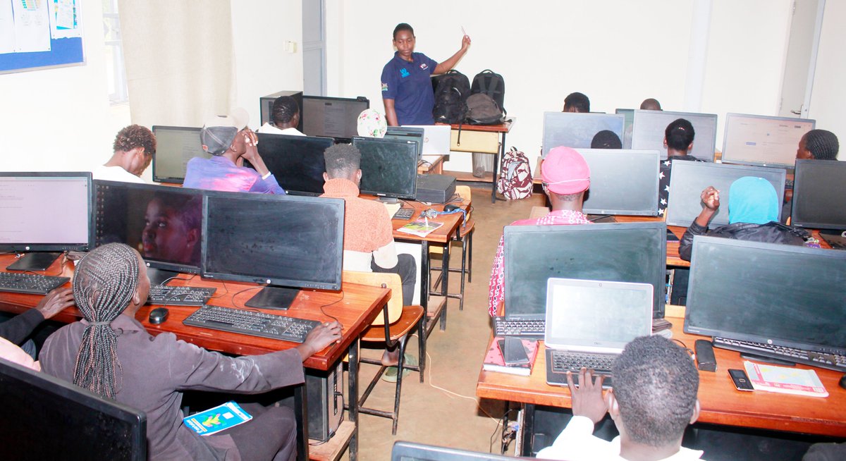 WindleUganda's tweet image. 60 youth. 6 months. A lifetime of opportunity.
We’re empowering young people in Kiryandongo Refugee Settlement with the digital skills to access global freelance work—from basic IT to real online gigs.
Tech is no longer a privilege. It’s a pathway.