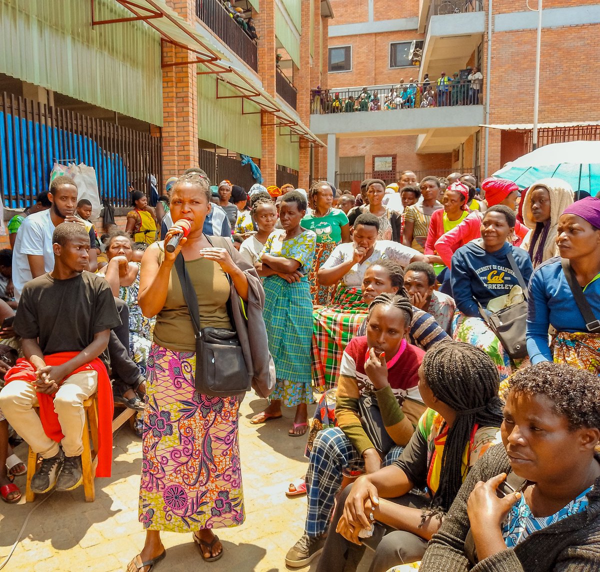 Musanze District (@musanzedistrict) on Twitter photo Visi Meya <a href="/TheoKayiranga/">Kayiranga Theobald</a> yasabye abaturage kwita ku isuku yo ku mubiri, ku myambaro, aho bakorera no mu bwiherero bakoresha. Yabasabye kandi kwita ku burere bw'abana babo, babajyana muri #ECD yabegerejwe mu isoko no kuzitabira ibirori by'#Umuganura2025 bizaba kuwa 1/08/2025. Visi Meya <a href="/TheoKayiranga/">Kayiranga Theobald</a> yasabye abaturage kwita ku isuku yo ku mubiri, ku myambaro, aho bakorera no mu bwiherero bakoresha. Yabasabye kandi kwita ku burere bw'abana babo, babajyana muri #ECD yabegerejwe mu isoko no kuzitabira ibirori by'#Umuganura2025 bizaba kuwa 1/08/2025.