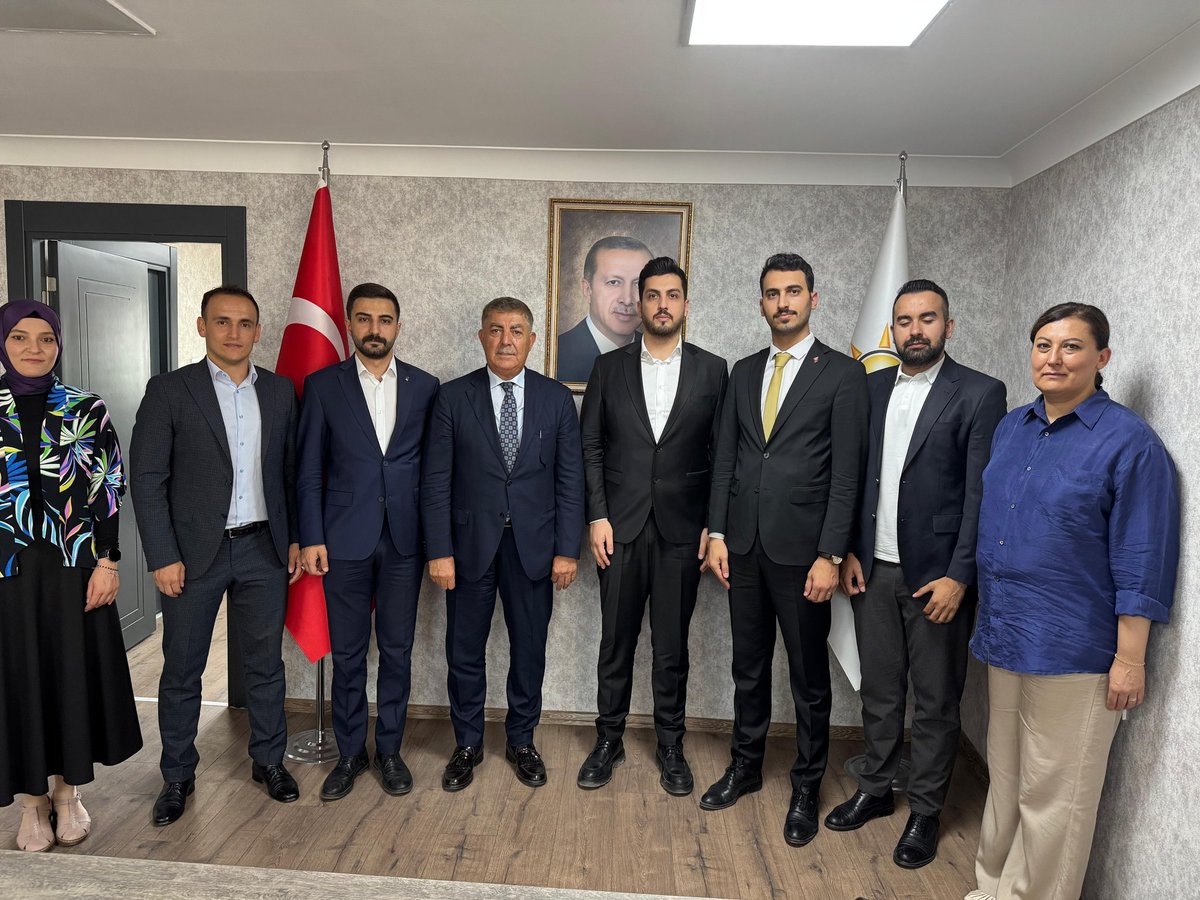 Halil ATASOY (@avhalilatasoy) on Twitter photo AK Parti Siyasi Erdem ve Etik Kurulu üyemiz ve Kırşehirli Dernekler Federasyonu Başkanımız Sn. <a href="/hilmigokcinar/">Hilmi Gökçınar</a> ve Derneğimizin Gençlik Kolları Başkanı <a href="/dalgalisalih/">🇹🇷~Hacı Salih Dalgalı~🇹🇷</a> nazik ziyaretleri için teşekkür ediyoruz.
Gençliğin enerjisiyle davamıza katkı sunmaya, Türkiye Yüzyılı hedefimize AK Parti Siyasi Erdem ve Etik Kurulu üyemiz ve Kırşehirli Dernekler Federasyonu Başkanımız Sn. <a href="/hilmigokcinar/">Hilmi Gökçınar</a> ve Derneğimizin Gençlik Kolları Başkanı <a href="/dalgalisalih/">🇹🇷~Hacı Salih Dalgalı~🇹🇷</a> nazik ziyaretleri için teşekkür ediyoruz.
Gençliğin enerjisiyle davamıza katkı sunmaya, Türkiye Yüzyılı hedefimize