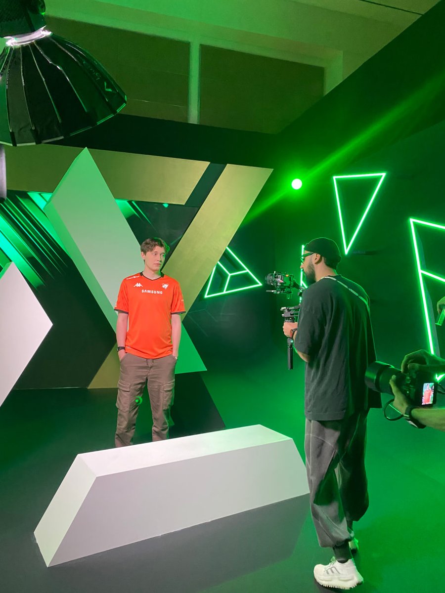 virtuspro's tweet image. .@andrey_esipenko shines at media day in Riyadh ☀️
Tomorrow, our chess player kicks off his first game in the main stage of EWC 2025 💪 Turn on notifications and get ready to cheer for the Bear on stream ✅
#Chess #RoadToEWC #EsportsWorldCup #EWC #EWC25 #GOGOVP