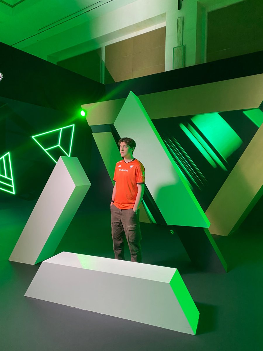 virtuspro's tweet image. .@andrey_esipenko shines at media day in Riyadh ☀️
Tomorrow, our chess player kicks off his first game in the main stage of EWC 2025 💪 Turn on notifications and get ready to cheer for the Bear on stream ✅
#Chess #RoadToEWC #EsportsWorldCup #EWC #EWC25 #GOGOVP