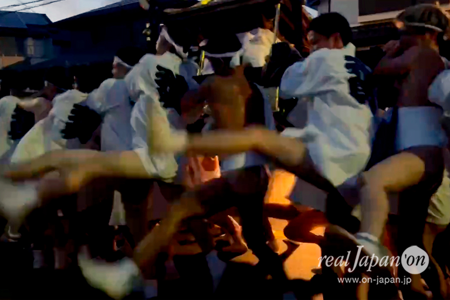 ■大和田氷川神社 夏まつり はだか神輿
埼玉県新座市

先日、7月26日(土)は、「大和田氷川神社」のはだか神輿にお邪魔しました。

一見静止画では、何だかよくわからない絵になっていますので、近日動画で…。

#はだか神輿 #裸神輿 #大和田氷川神社 　#神輿 　#新座市 　#祭り #夏祭り 　#ふんどし