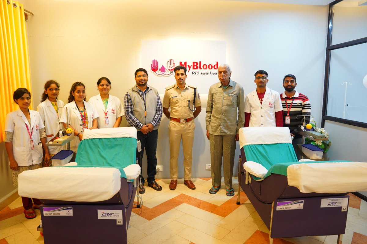 MyBloodIndia's tweet photo. On the momentous occasion of the 1st anniversary of MyBlood Charitable Blood Bank, we were privileged to have Babu Chougala, ACP/Assistant Commandant, KSISF, and Chief Aerodrome Security Officer at Belagavi Airport, as the chief guest. https://t.co/SsLWmArMnQ