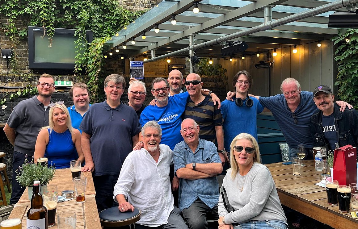 What a lovely way to spend a Sunday afternoon with the finest of Chelsea friends. Imagine not having Chelsea FC in your life? 💙