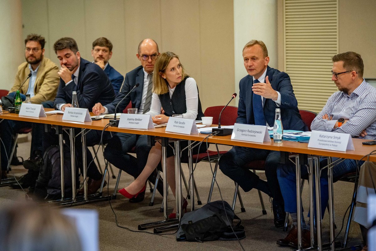 Polityka Insight (@politykainsight) on Twitter photo W piątek 25/07 w Polityce Insight odbyła się dyskusja z <a href="/Piotr_Serafin/">Piotr Serafin</a>, komisarzem UE ds. budżetu i administracji oraz zwalczania nadużyć finansowych. Rozmawialiśmy o propozycji KE dot. Wieloletnich Ram Finansowych 2028–2034.
<a href="/EUinPL/">Komisja Europejska</a> <a href="/JoannaBekker/">Joanna Bekker</a> W piątek 25/07 w Polityce Insight odbyła się dyskusja z <a href="/Piotr_Serafin/">Piotr Serafin</a>, komisarzem UE ds. budżetu i administracji oraz zwalczania nadużyć finansowych. Rozmawialiśmy o propozycji KE dot. Wieloletnich Ram Finansowych 2028–2034.
<a href="/EUinPL/">Komisja Europejska</a> <a href="/JoannaBekker/">Joanna Bekker</a>