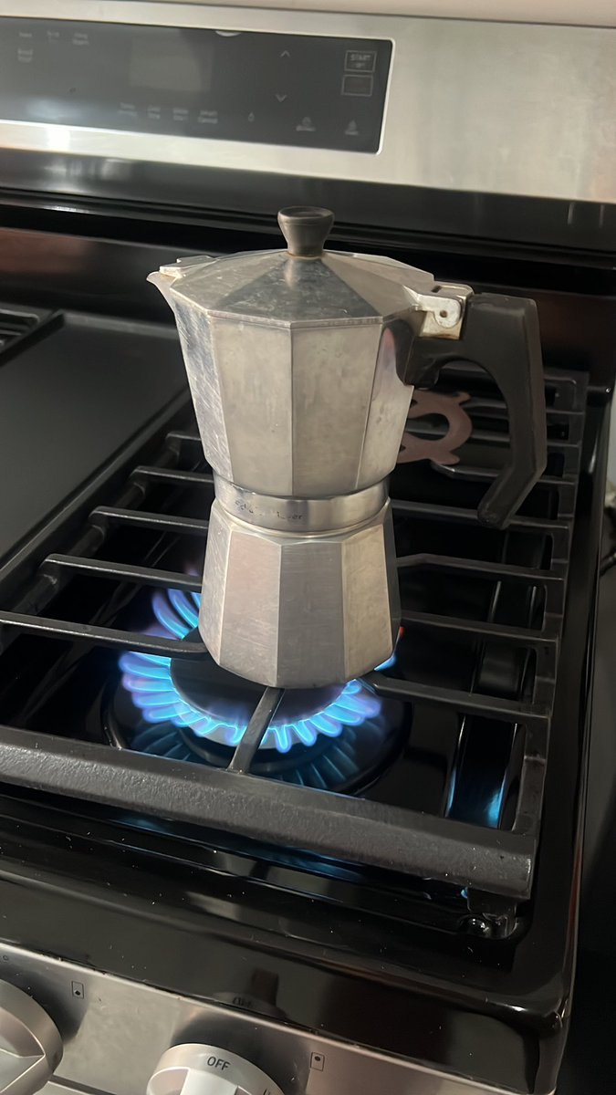 CrazyLuiGaming's tweet image. Coffeee almost readyyyyy 😬