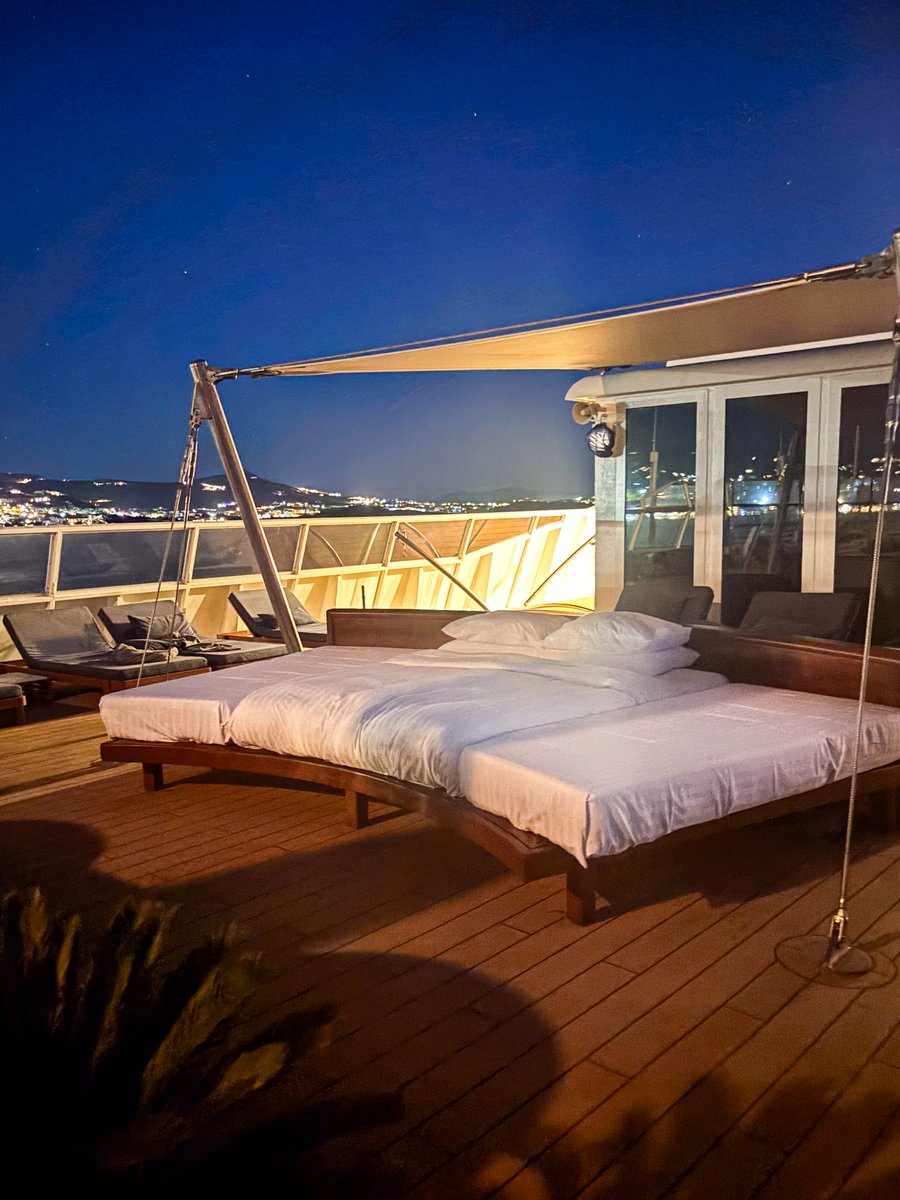A SeaDream Signature: sleeping under the stars, embraced by sky and sea. On SeaDream, it truly feels like your own private yacht.

Have you ever slept under the stars on board?

#ItsYachtingNotCruising #SeaDreamYC