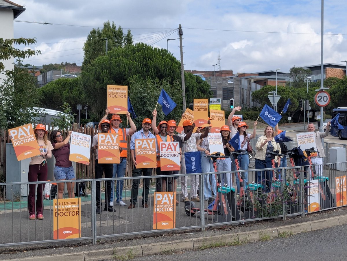 Wessex Regional Resident Doctors' Committee (@wessexrrdc) on Twitter photo We're out in force at <a href="/PHU_NHS/">Portsmouth Hospitals University NHST</a> picketing for #FullPayRestoration
No doctor here is worth 21% less than they were in 2008 ❌
<a href="/BMAResidents/">Resident Doctors</a> <a href="/TheBMA/">The BMA</a> #PayRestoration We're out in force at <a href="/PHU_NHS/">Portsmouth Hospitals University NHST</a> picketing for #FullPayRestoration
No doctor here is worth 21% less than they were in 2008 ❌
<a href="/BMAResidents/">Resident Doctors</a> <a href="/TheBMA/">The BMA</a> #PayRestoration