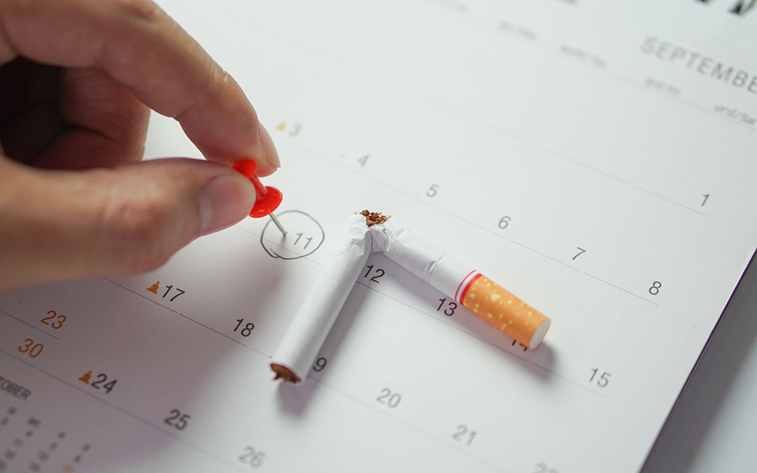 ContraCancerMA's tweet image. Si has decidido dejar de fumar, ¡enhorabuena!
Es el primer paso para un estilo de vida más positivo y saludable.
El trabajo es un buen espacio para poner en práctica lo que vamos aprendiendo en el proceso de dejar de fumar.
Te ayudamos blog.contraelcancer.es/consejos-dejar…