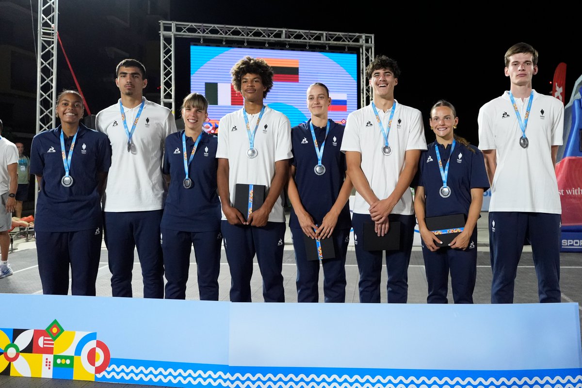 3x3ffbb's tweet image. Double médaille 𝐝'𝐚𝐫𝐠𝐞𝐧𝐭 pour nos U18 à Skopje ! 🥈
Les Bleuet(te)s repartent du Festival Olympique de la Jeunesse Européenne (FOJE) avec une belle médaille autour du cou 👏🇨🇵
🔗 cutt.ly/8rAC3ik9