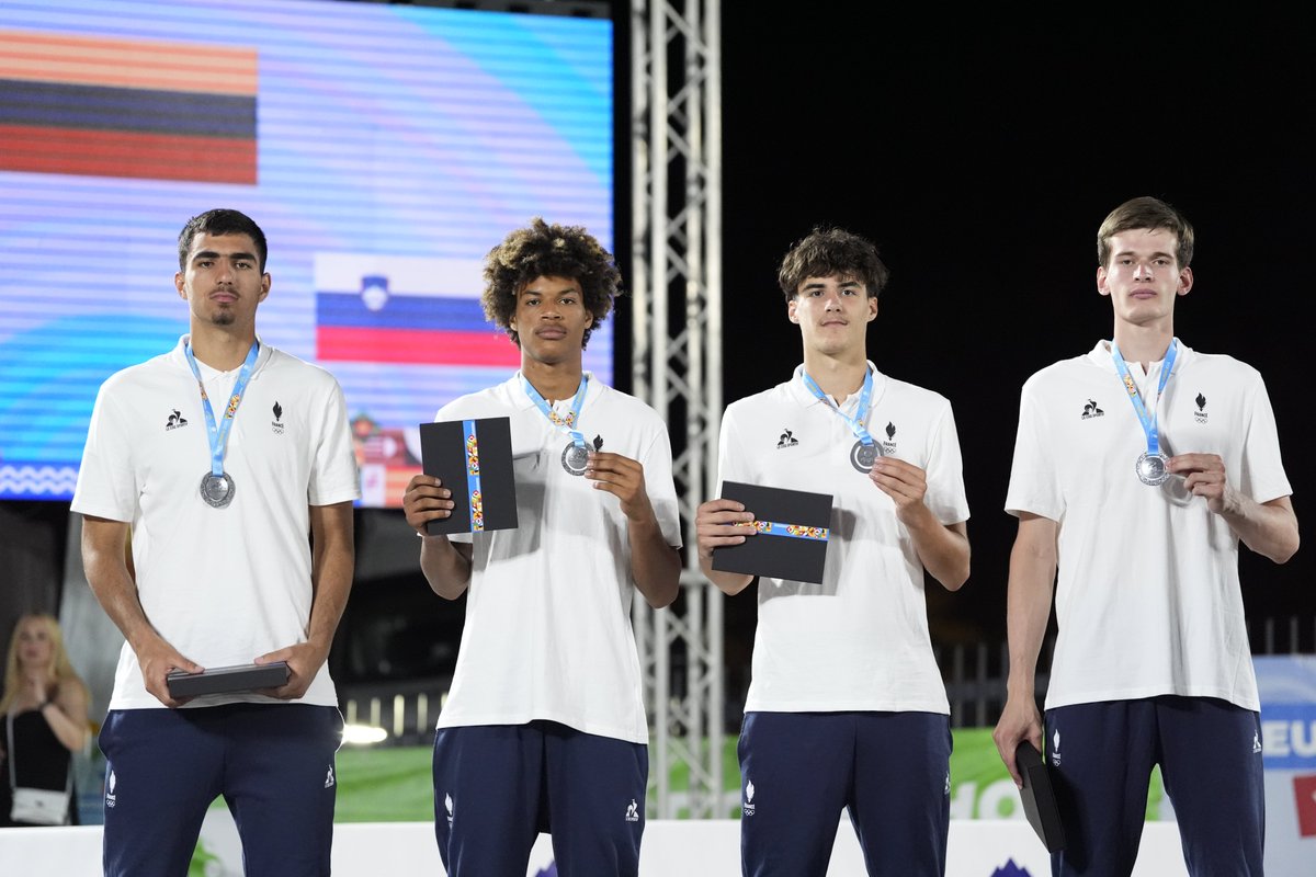 3x3ffbb's tweet image. Double médaille 𝐝'𝐚𝐫𝐠𝐞𝐧𝐭 pour nos U18 à Skopje ! 🥈
Les Bleuet(te)s repartent du Festival Olympique de la Jeunesse Européenne (FOJE) avec une belle médaille autour du cou 👏🇨🇵
🔗 cutt.ly/8rAC3ik9